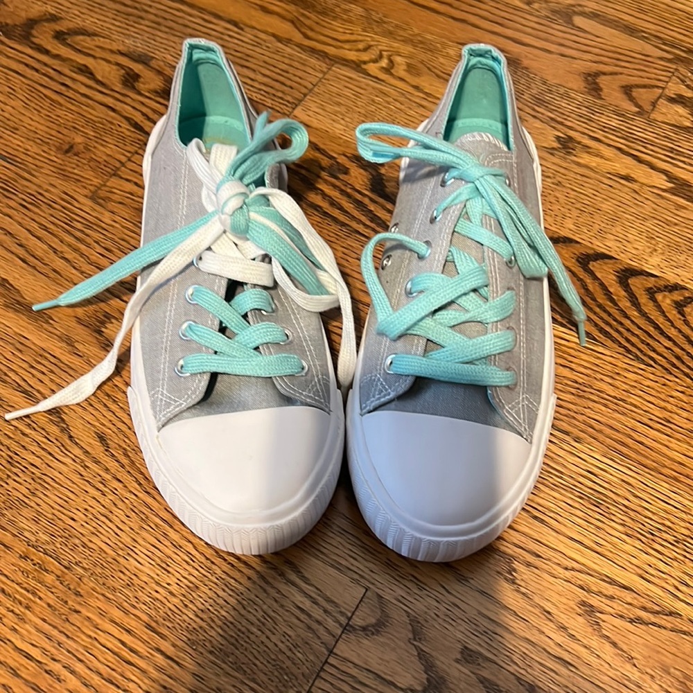 Woman’s True Craft gray sneakers, Size 8 NWOT